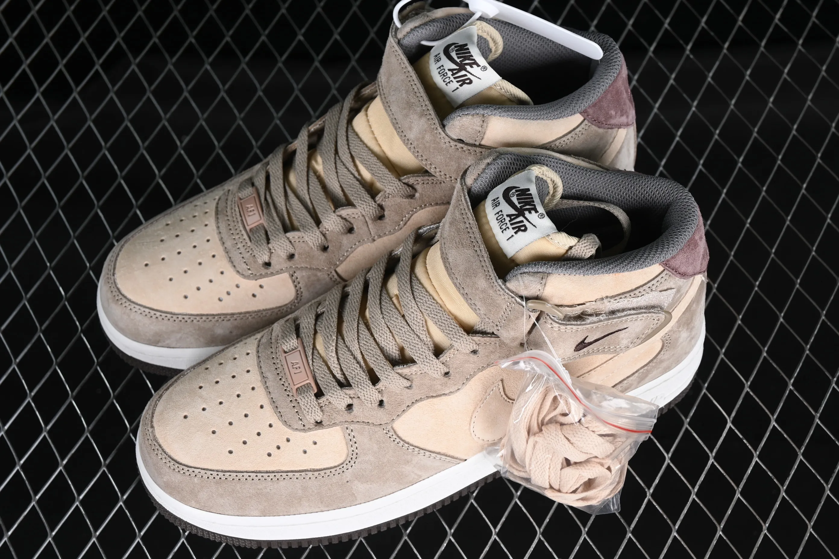 All categories Nk Air Force 1 Air Force series Nk Air Force 1 Mid Air Force mid-top Nk Air Force 1'07 Mid beige suede Air Force One mid-top casual sneakers CG9908-102